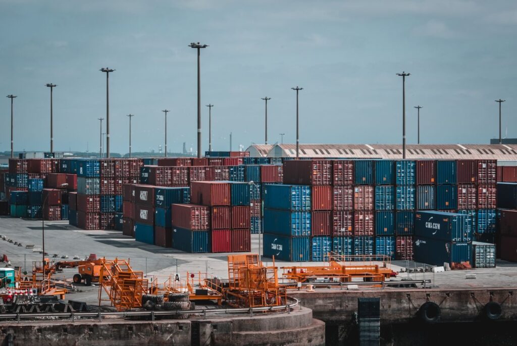 Conteneurs d import au port