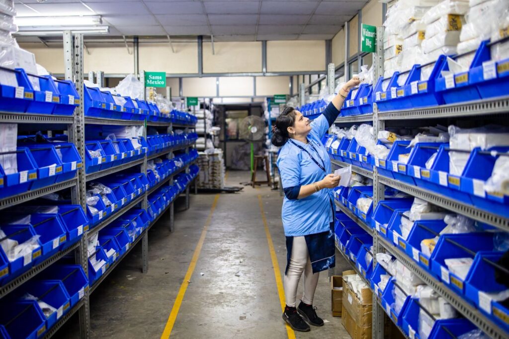 Le référencement et le contrôle des produits en rayon.